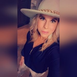 Meet your Posher, Kacie